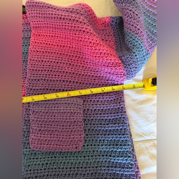 GORGEOUS hand knitted cardigan 🩵🩷 - Picture 5 of 8